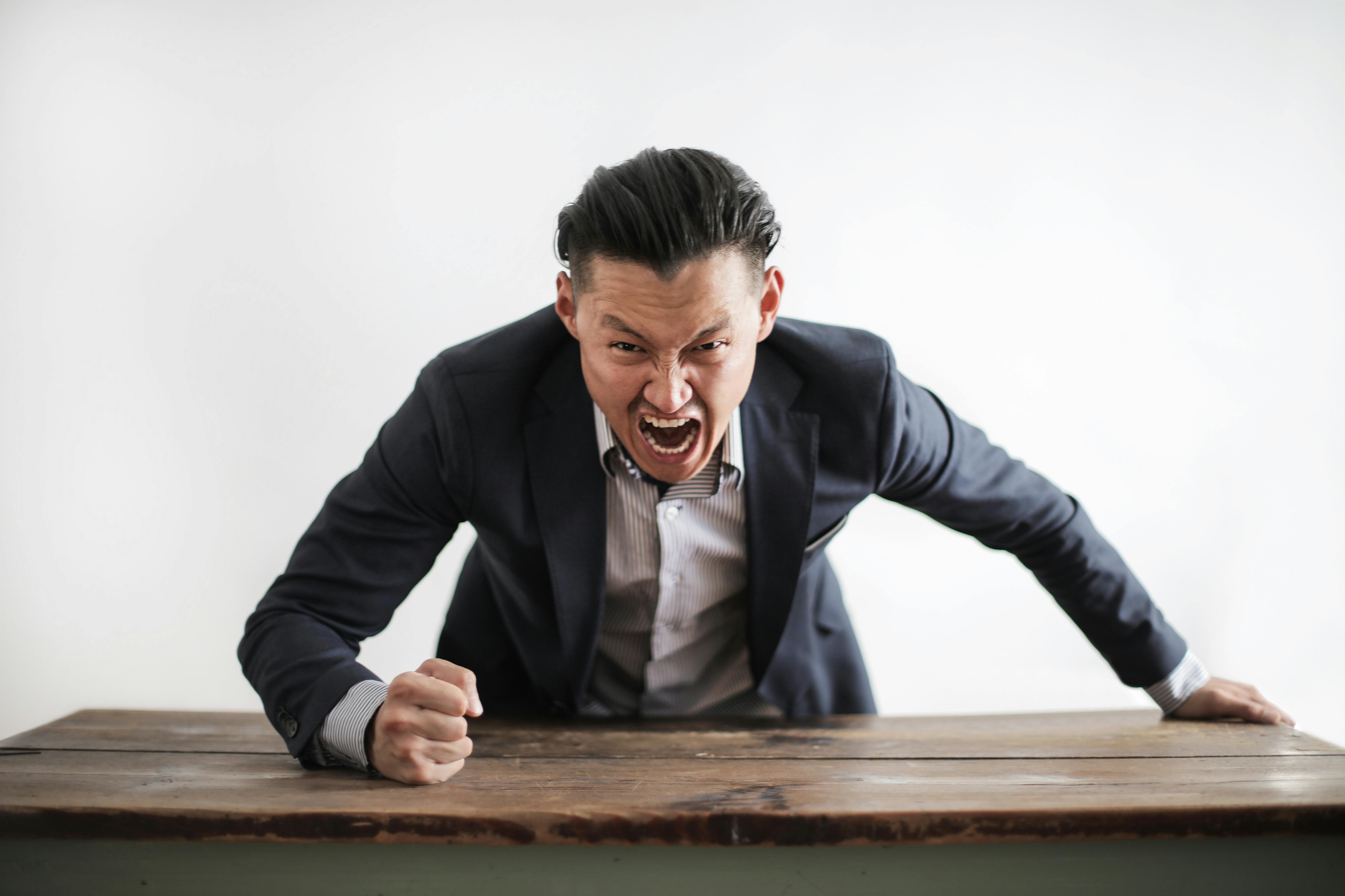 Stuggling to Come Up with Strong Social Media Hooks?