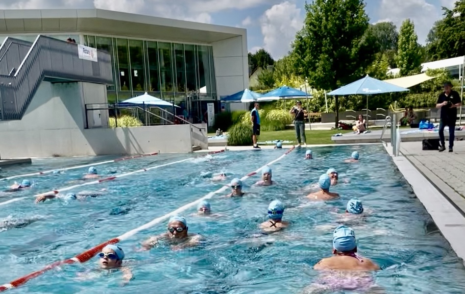Schlawindl spielt beim Rotary 24-Stunden-Schwimmen in Freising