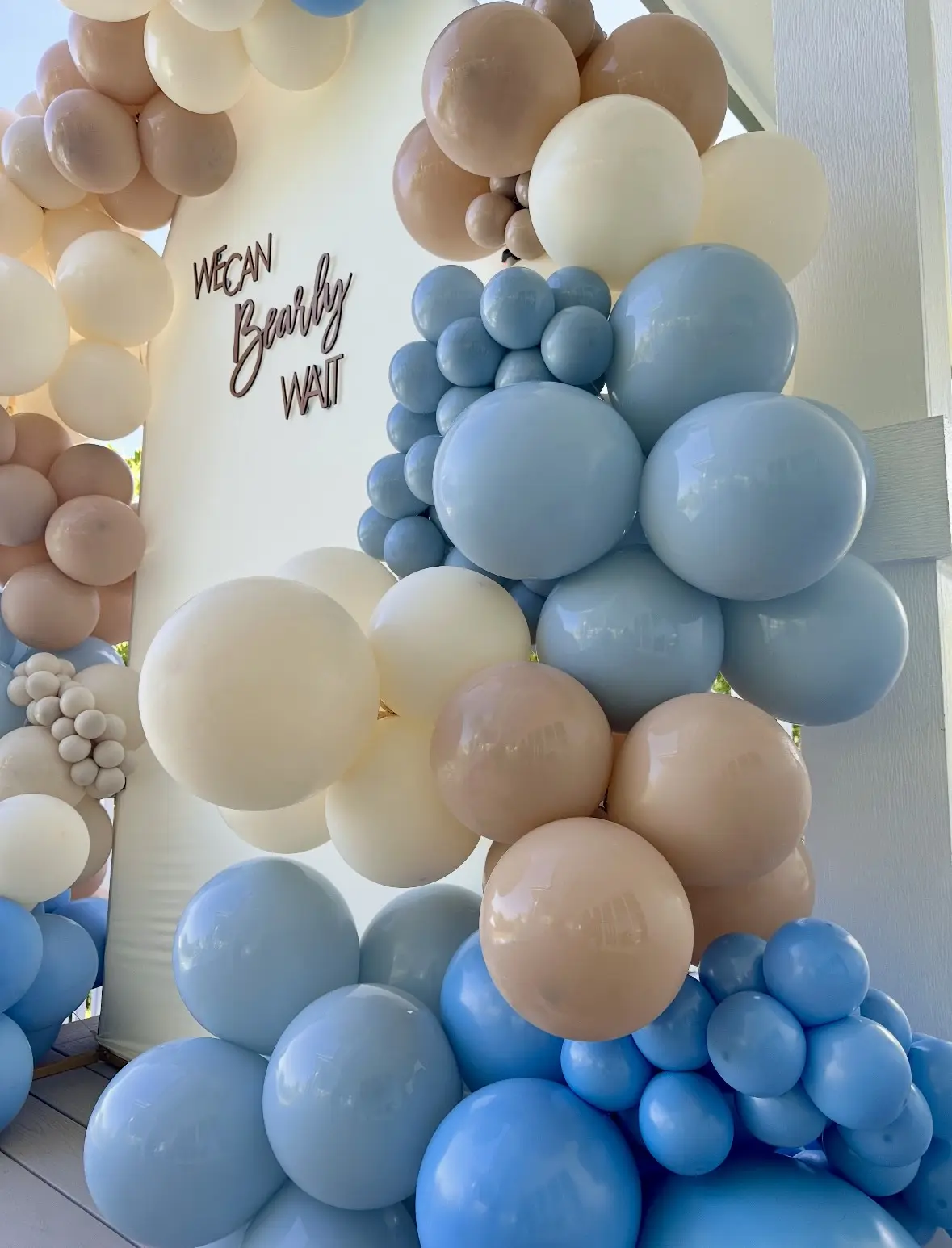 Baby shower balloon decoration