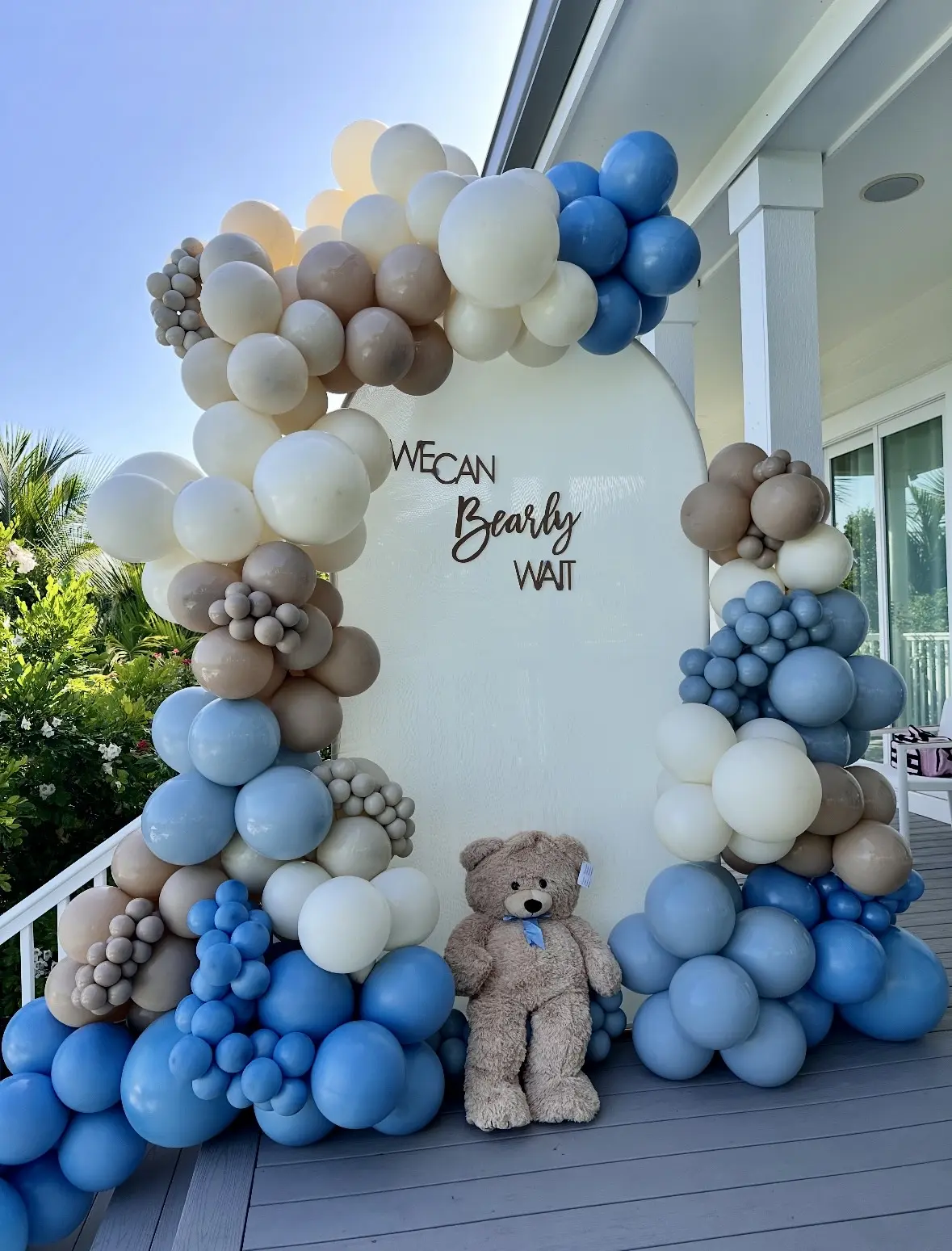 Baby shower balloons and backdrop