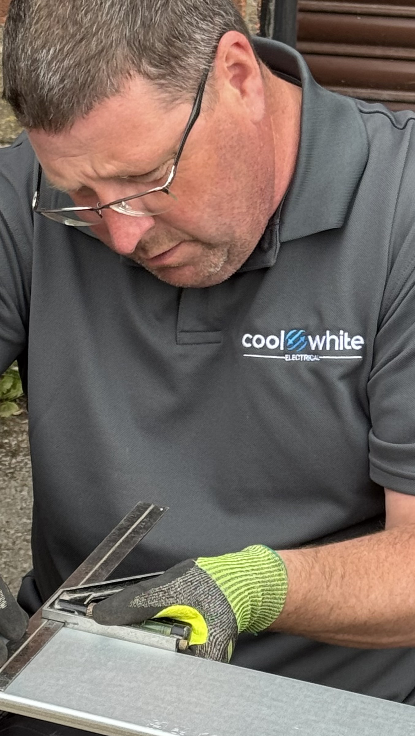 [background image] image of modern auto shop