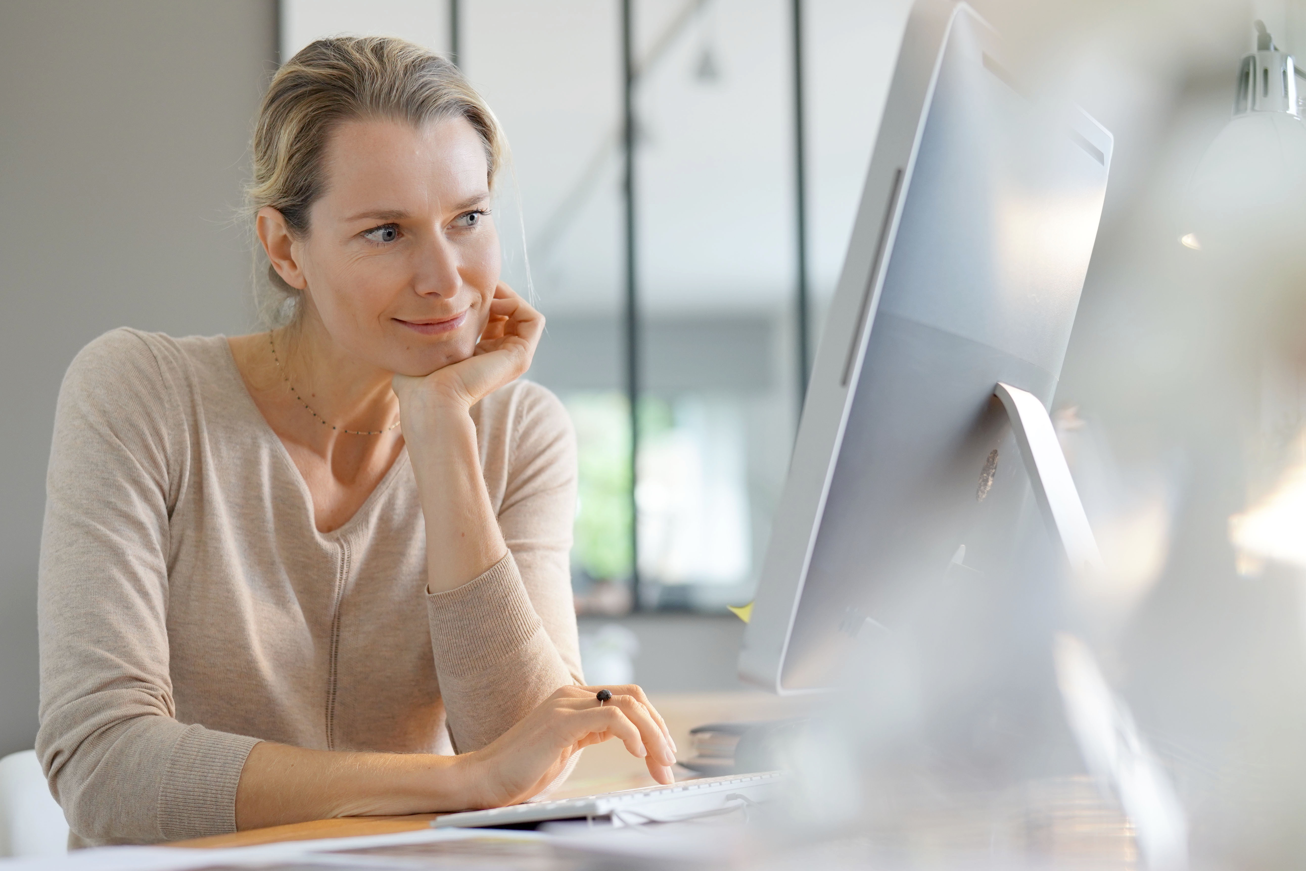 Digital invoicing screen from Dash billing software highlighting cost-saving invoice mailing options