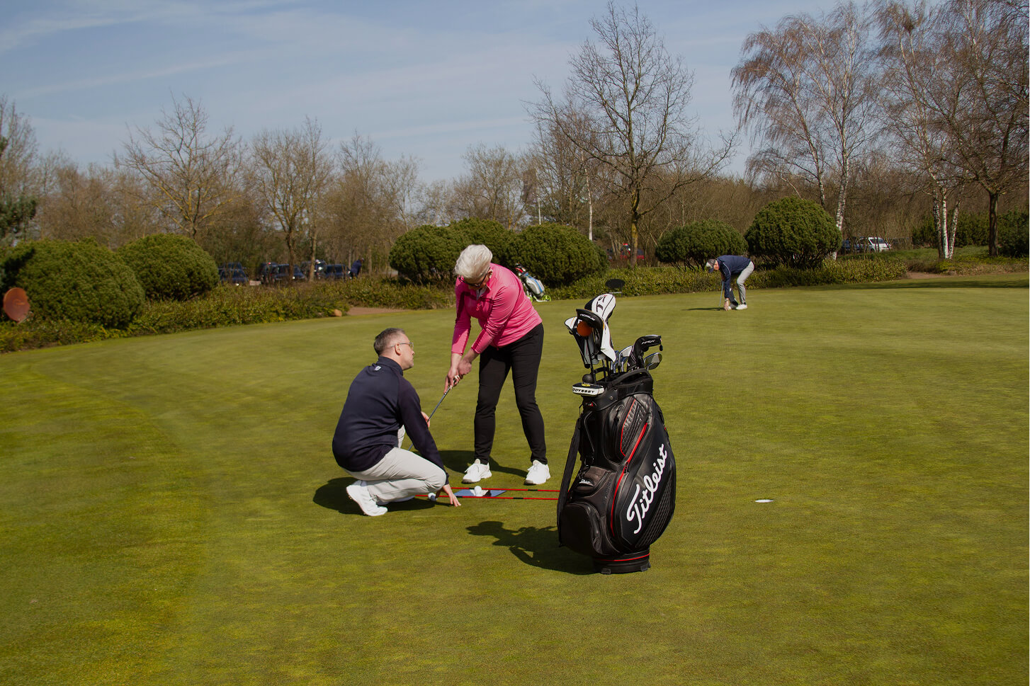 Matthias mit einer Kundin beim Putting Training Level 3.