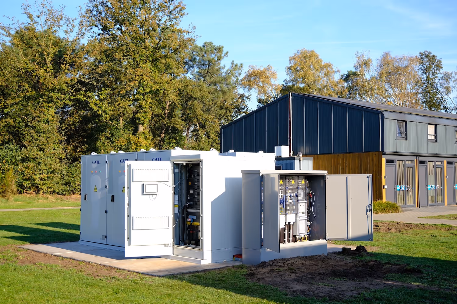 Batterij installatie met zonnepanelen en slimme energie aansturing van Zympler.