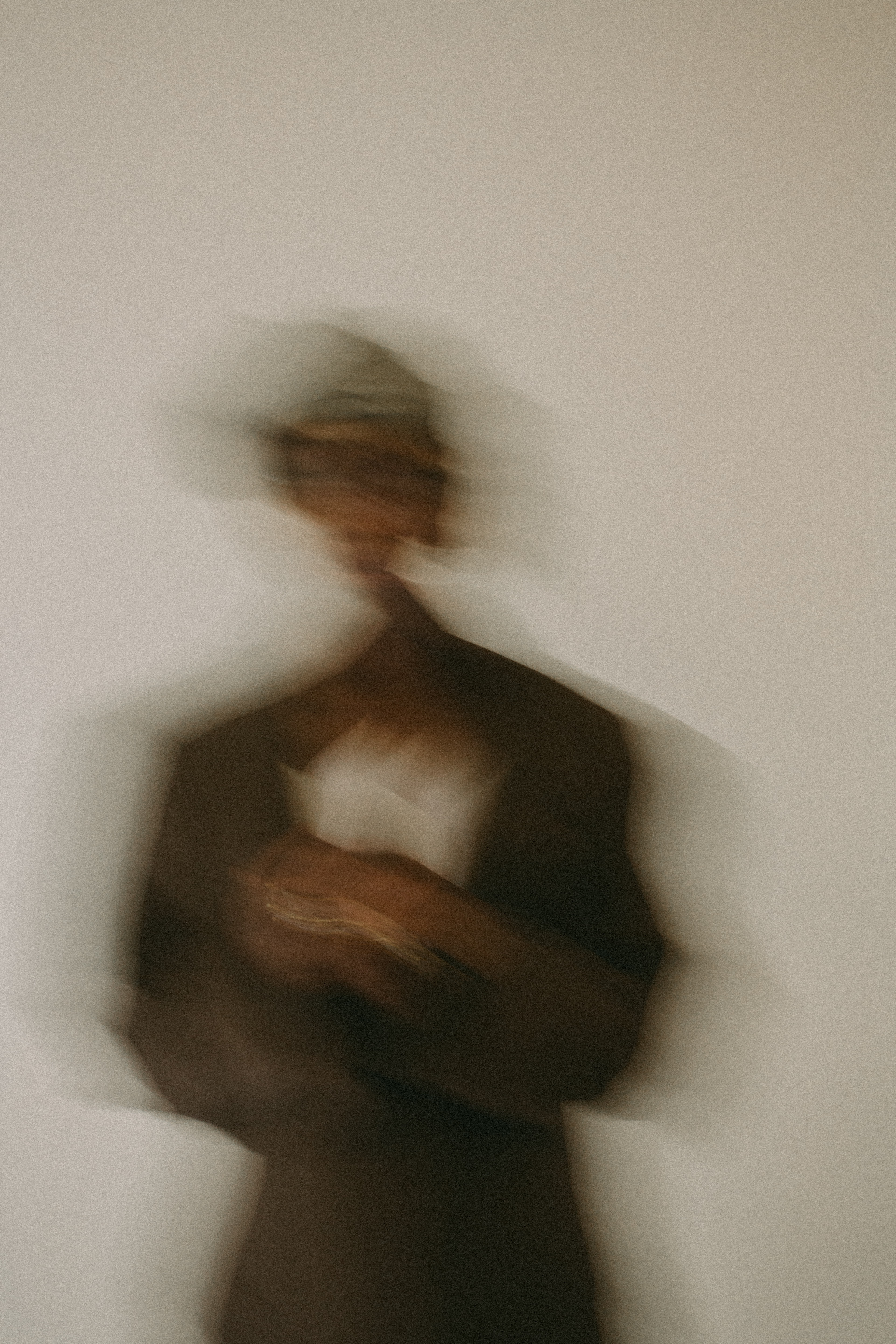 Abstract blurred photo of a person from Nébuleuse – Series 1