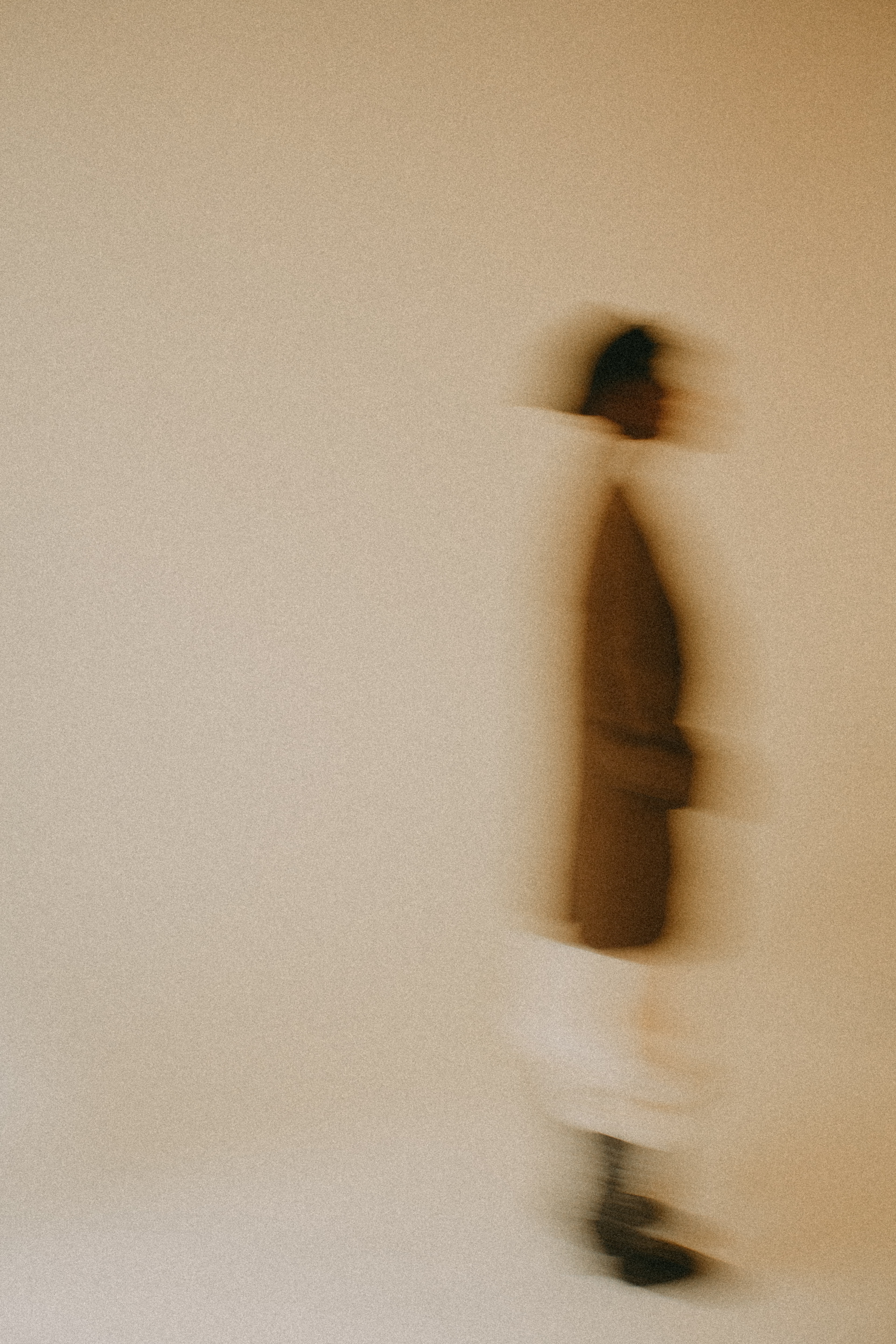 Abstract blurred photo of a person from Nébuleuse – Series 1