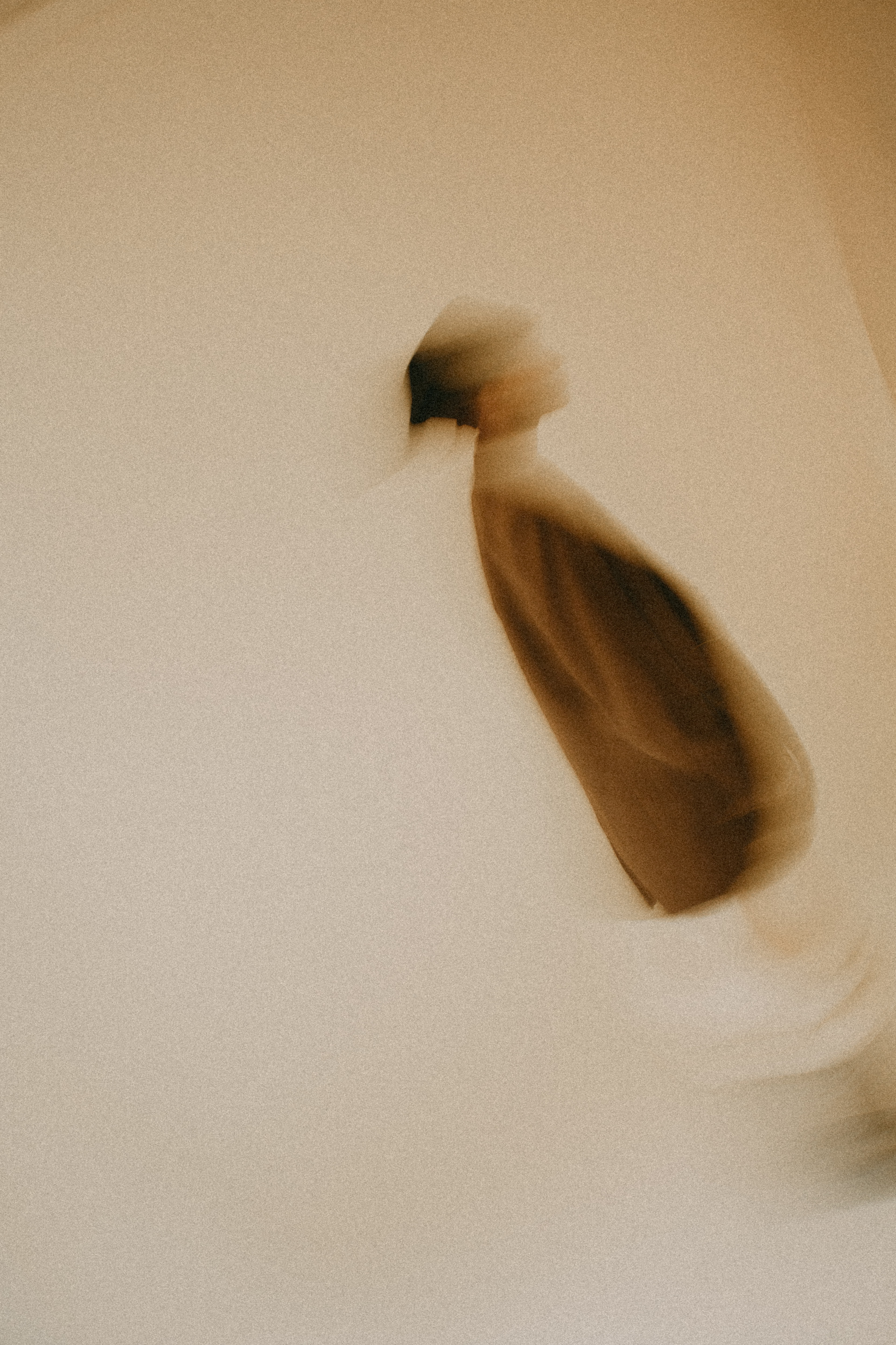 Abstract blurred photo of a person from Nébuleuse – Series 1