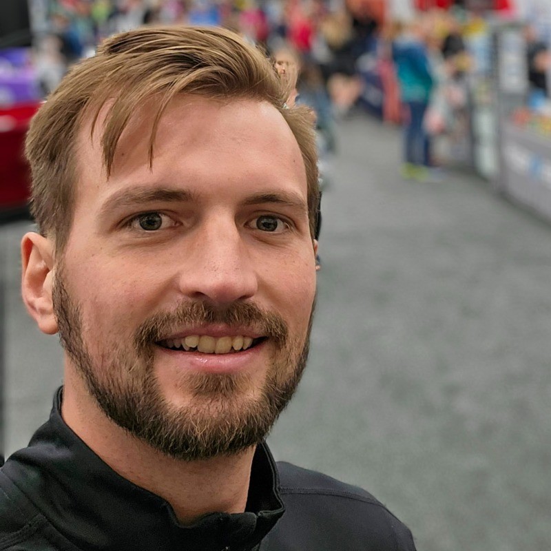 [headshot] image of customer (for a real estate tech)