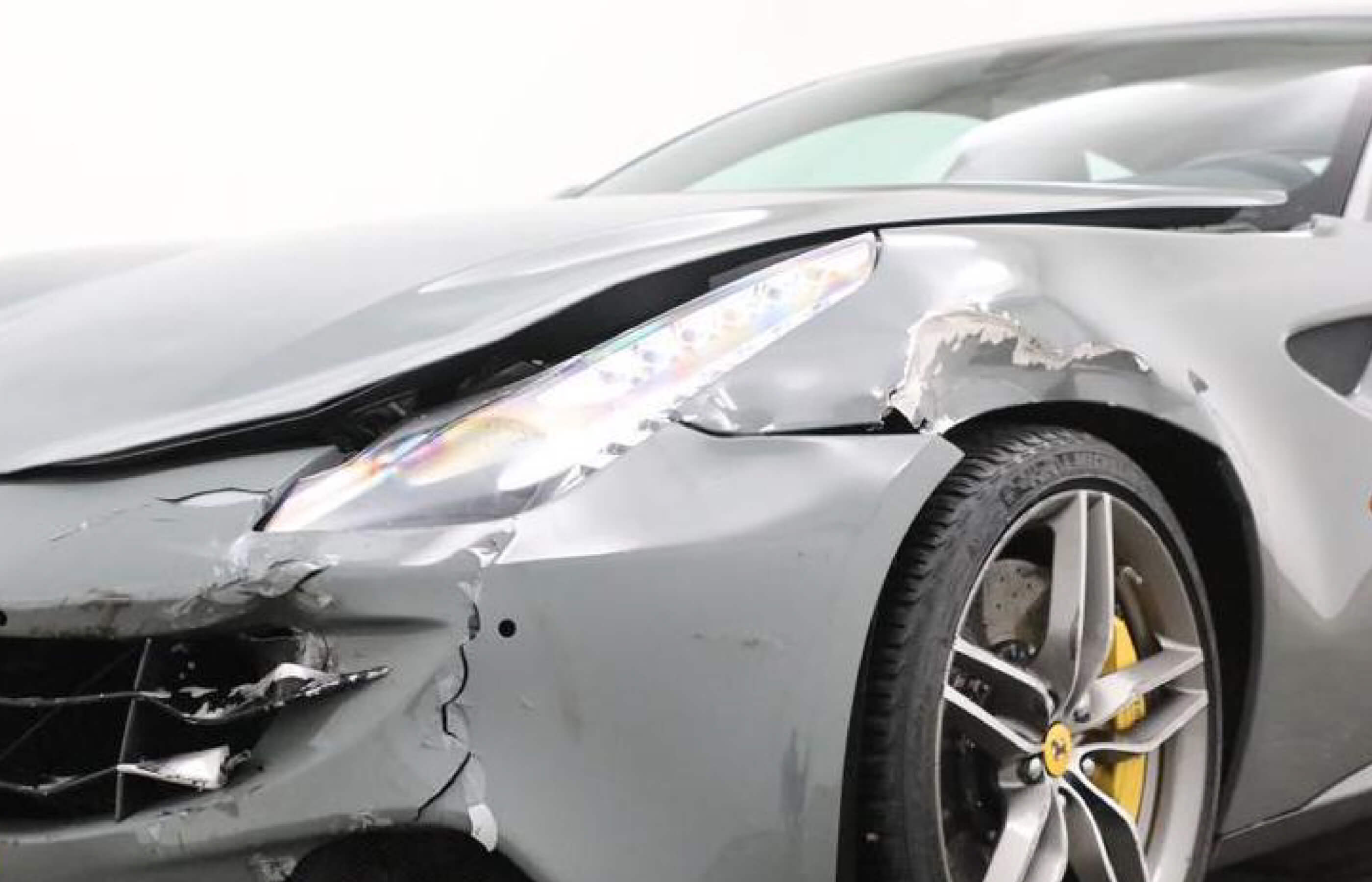 Ferrari komplett beschädigt