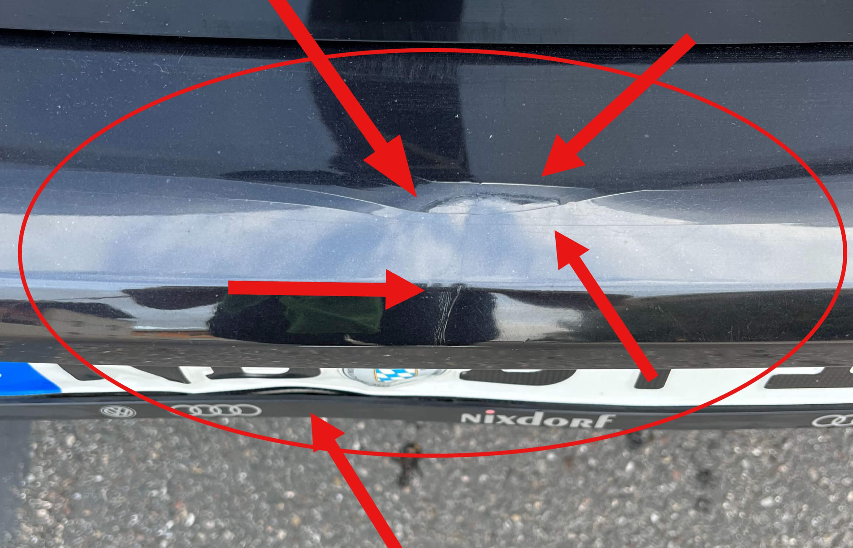 Ansicht hinten Unfallschaden markiert