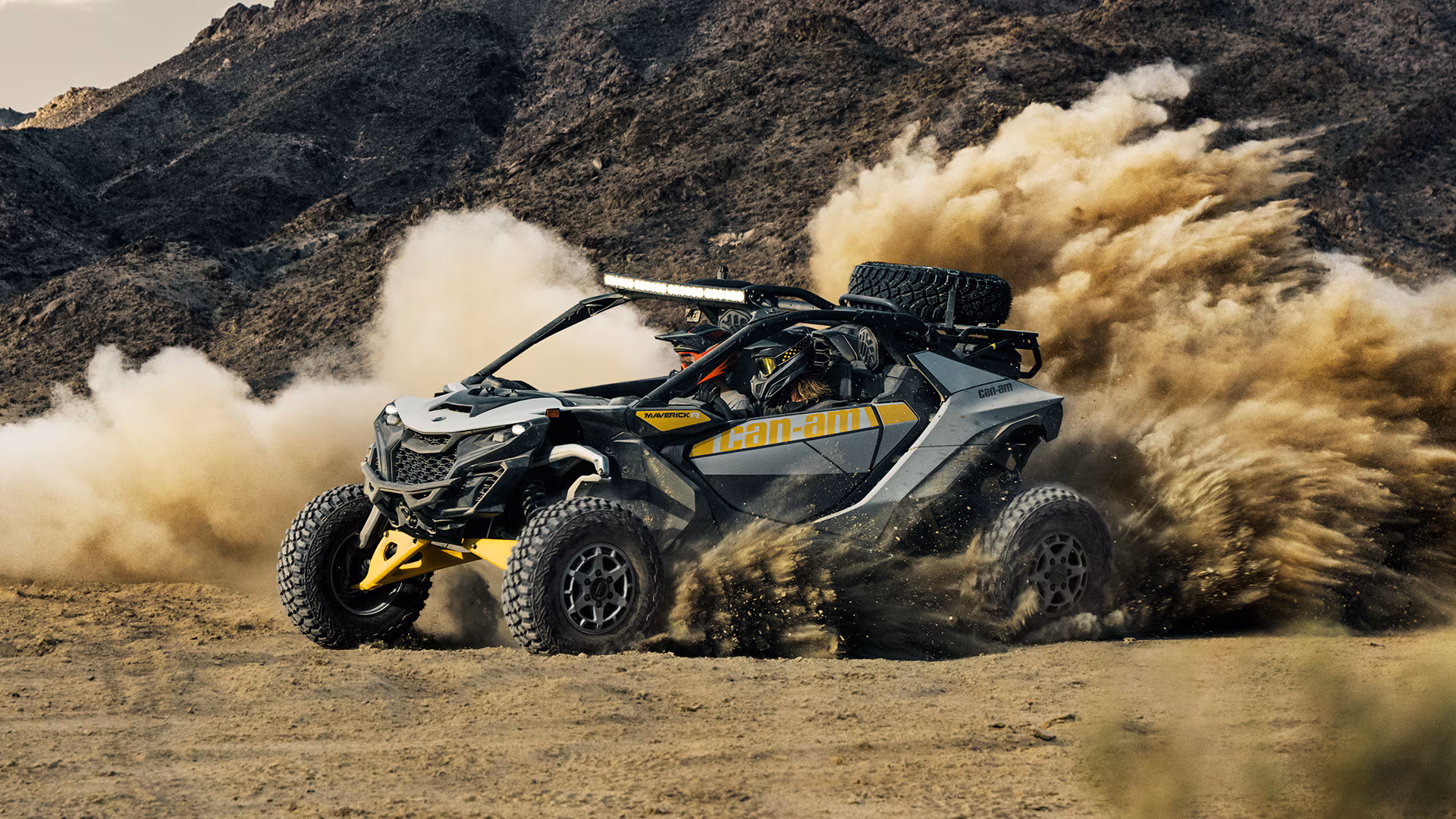 buggy can-am drift dans le sable