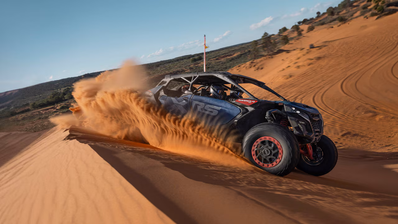 can-am buggy maverick dans le sable
