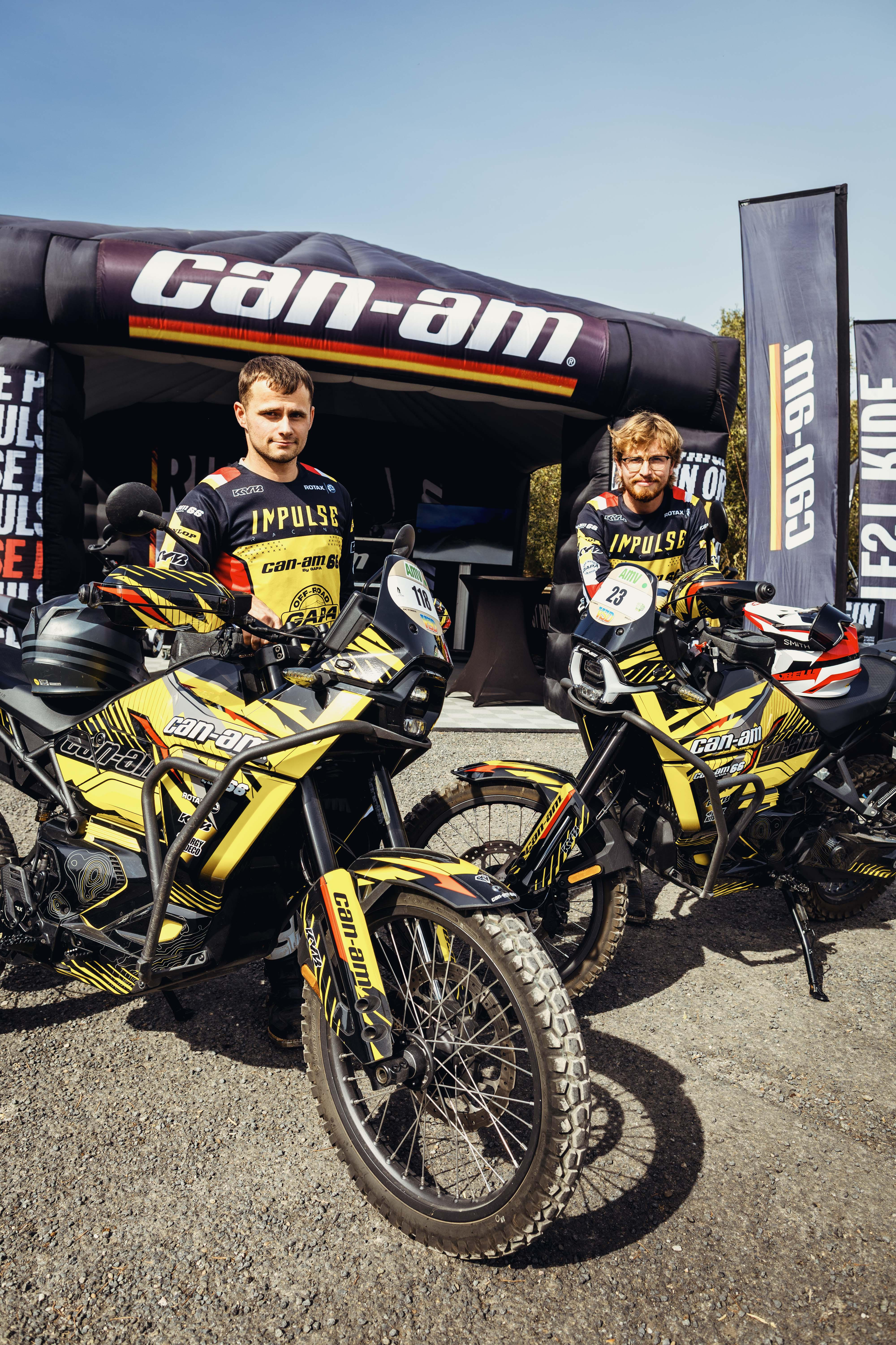 benjamin et louis, pilotes des motos électriques can-am