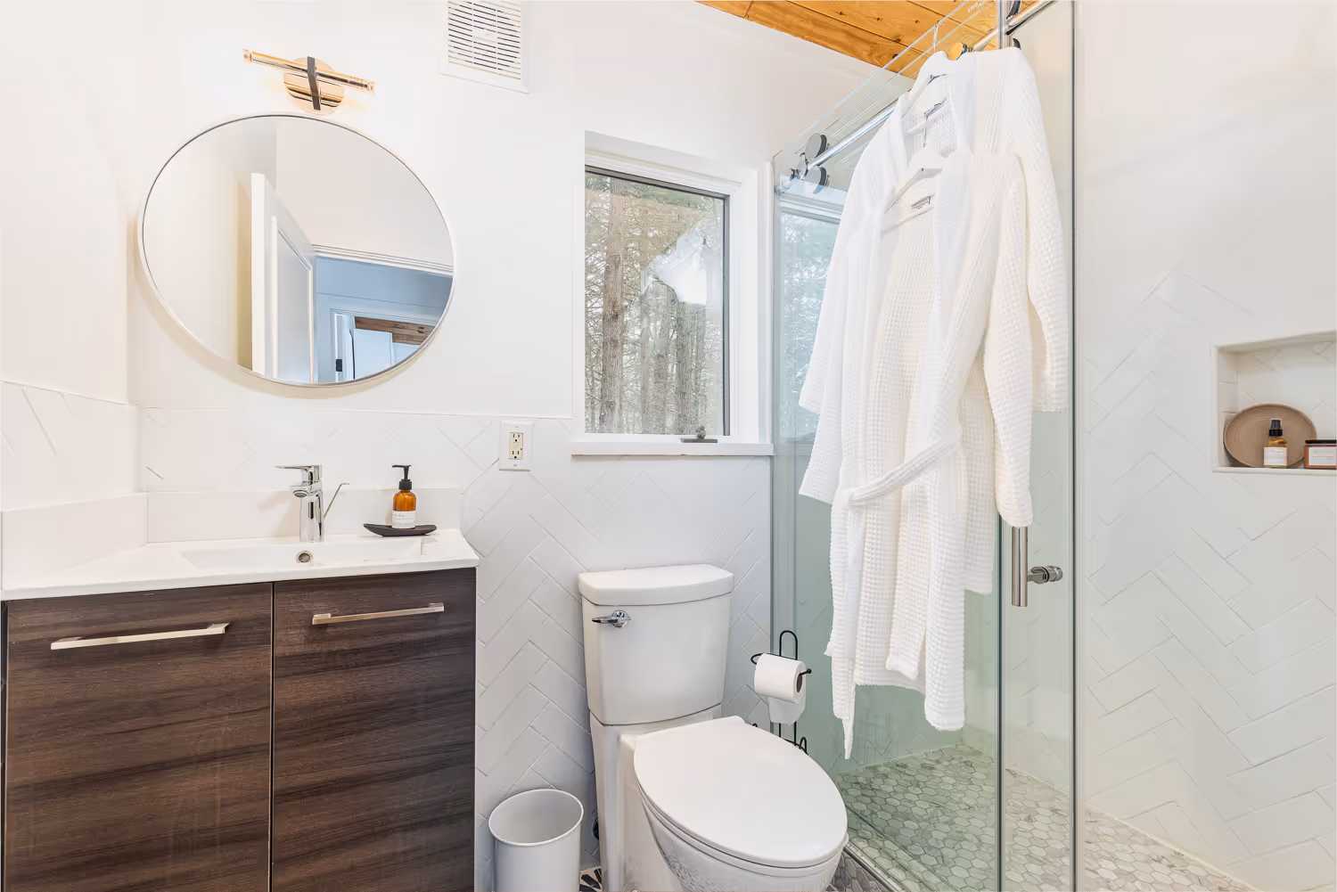 Bathroom with wood vanity and neutral tones — Airbnb photographer Vermont area