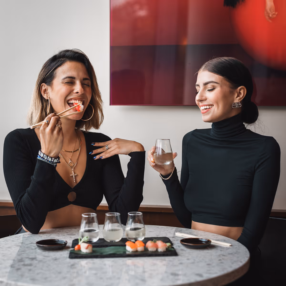 Guests enjoying cocktails 