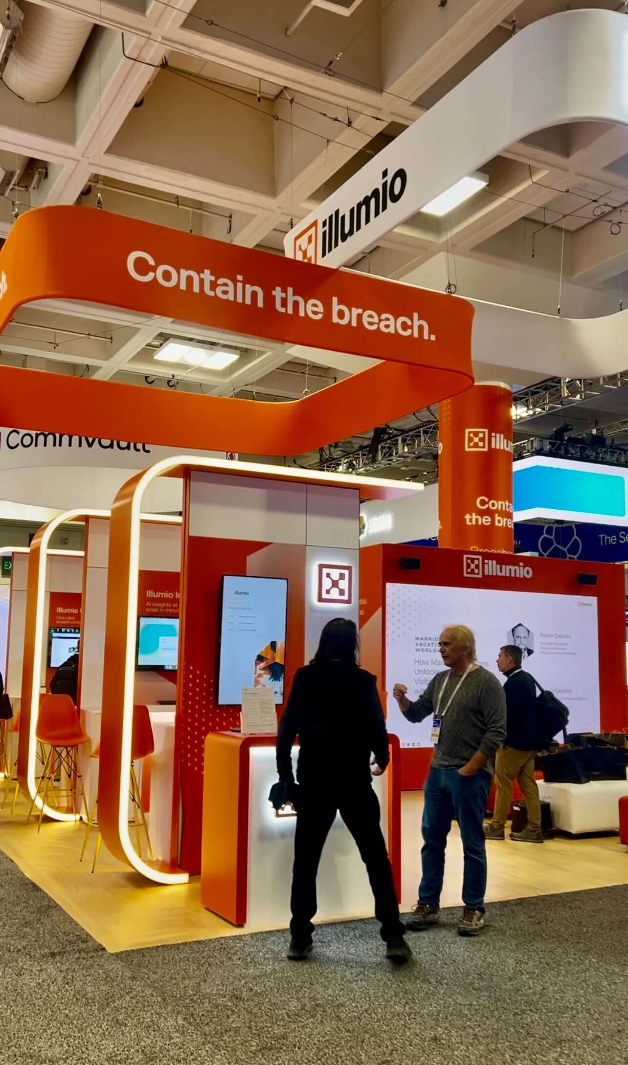 An Illumio employee demoing the Illumio breach containment platform