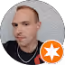Porträtfoto von Tobi B, Kunde von HolDeinePlakette.de.