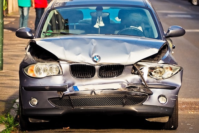 Titelbild zum Blogartikel „Wertminderung nach Unfall: Alles was du wissen musst“.