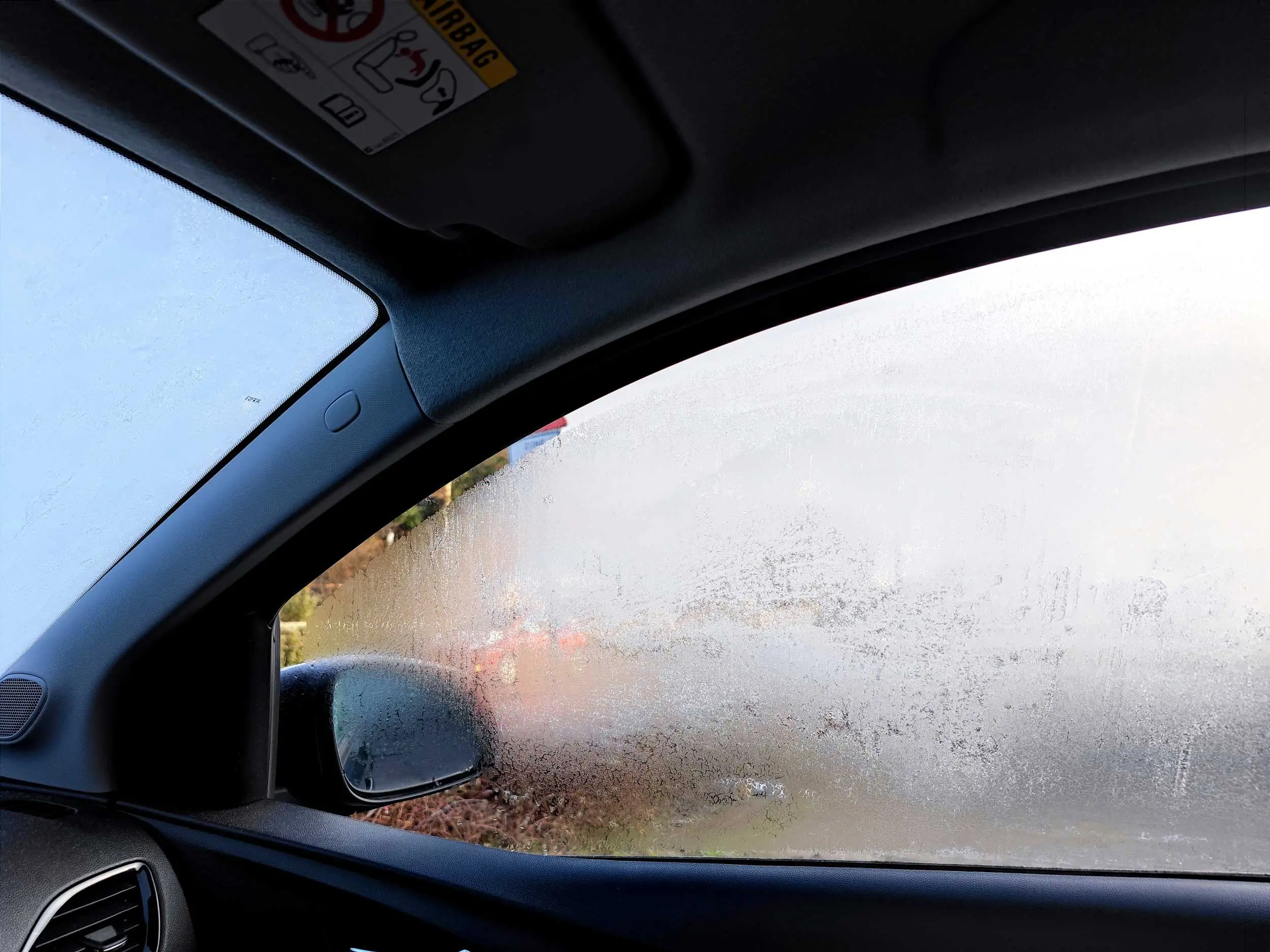 Autoscheiben beschlagen – und nun?