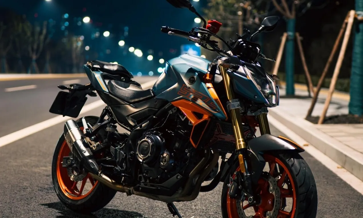 SR150GT sport bike in blue and orange accents on a city street