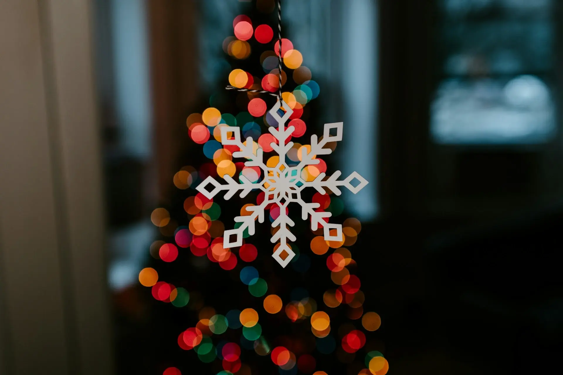 Seasonal office decorations policy refer to the temporary display of decorative items in the workplace to celebrate holidays or seasons