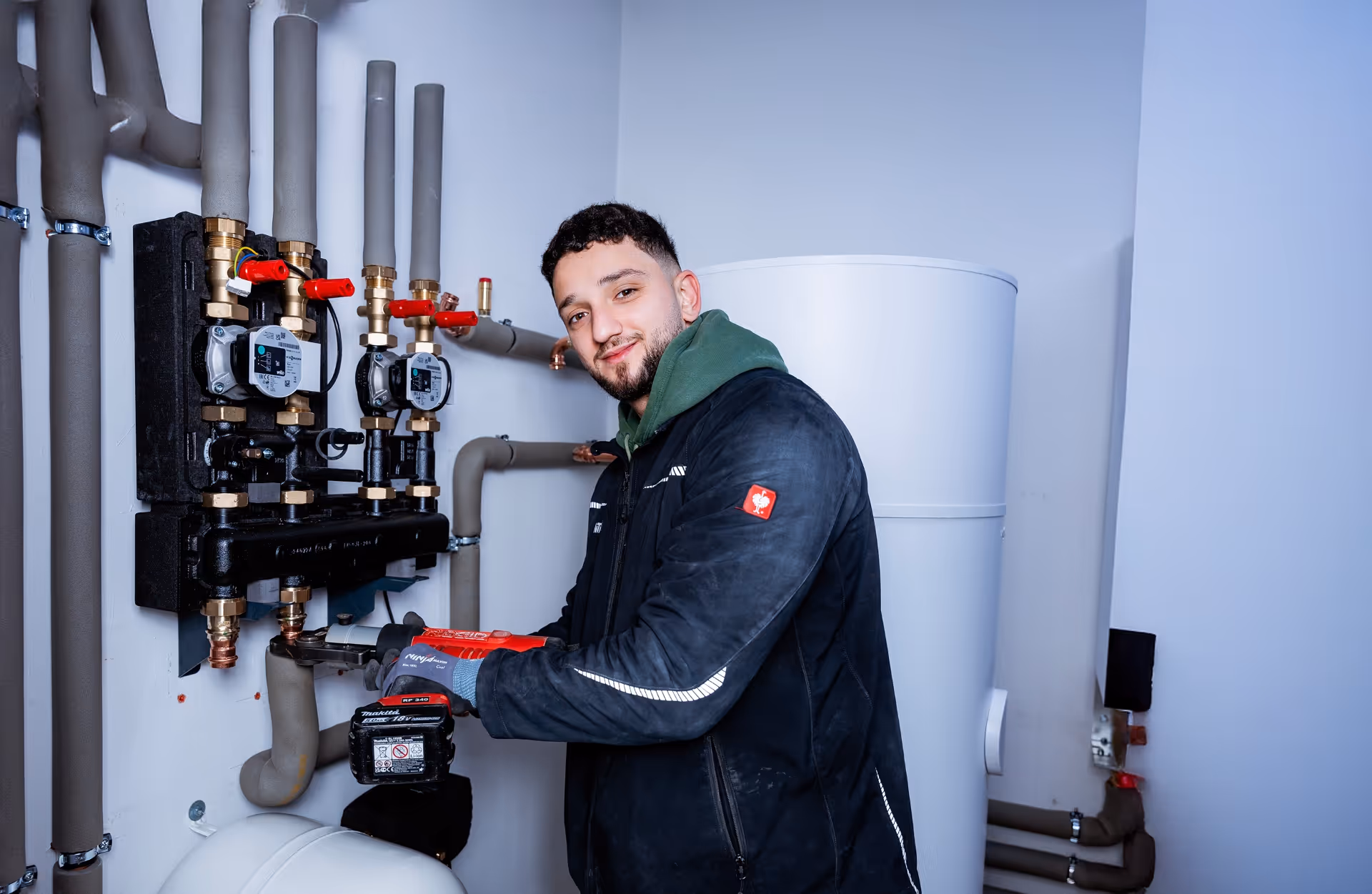 WTH Mitarbeiter im Heizungskeller