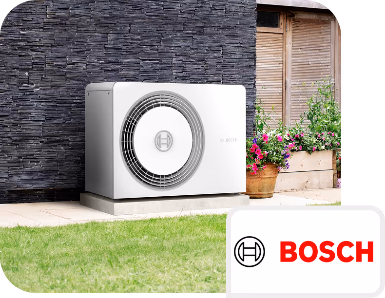 Bosch Wärmepumpe Compress 5800 ODU Small Chassis auf Fundament im Garten