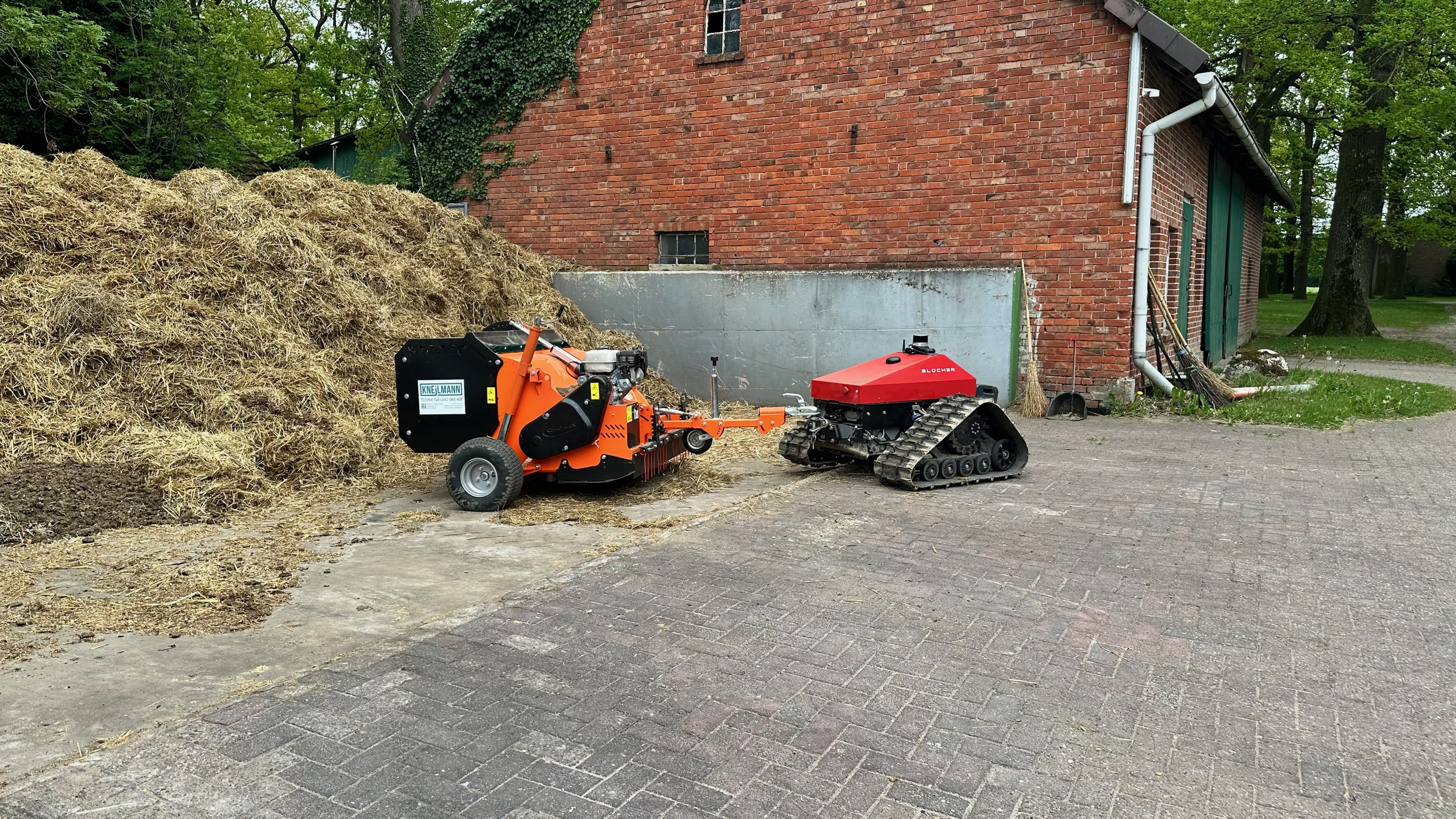 Blücher robot performing sweeping tasks