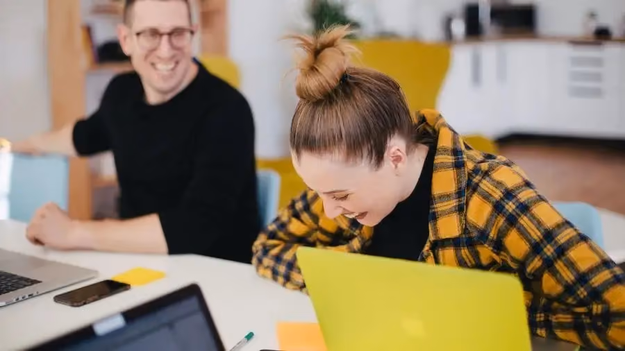 7 conseils pour stimuler la communication interne dans un lieu de travail numérique
