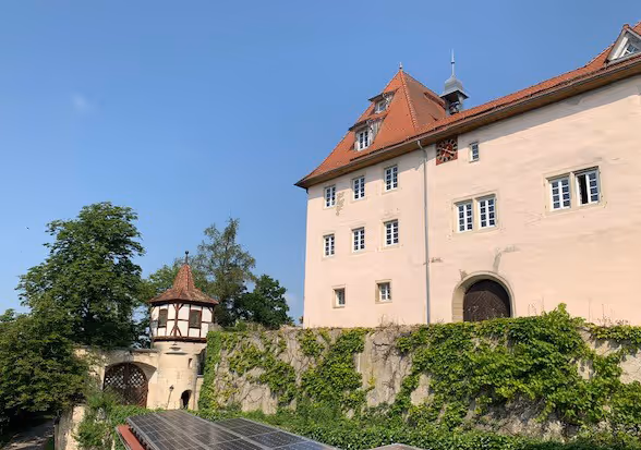COPRO Gruppe kauft Tübinger Schloss Roseck