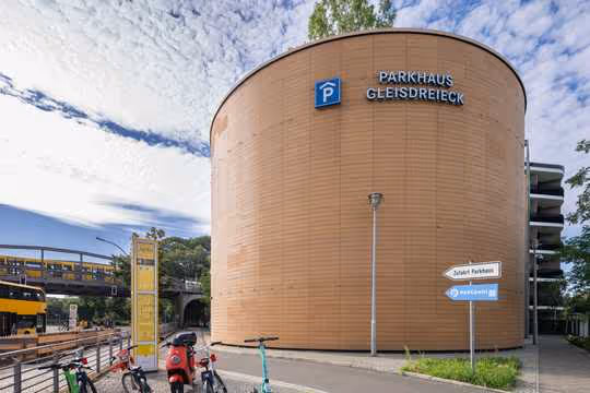 Limited-time special price: Long-term parking spaces in the Gleisdreieck parking garage