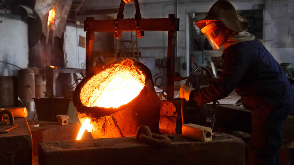 Monarch Gold gold pour