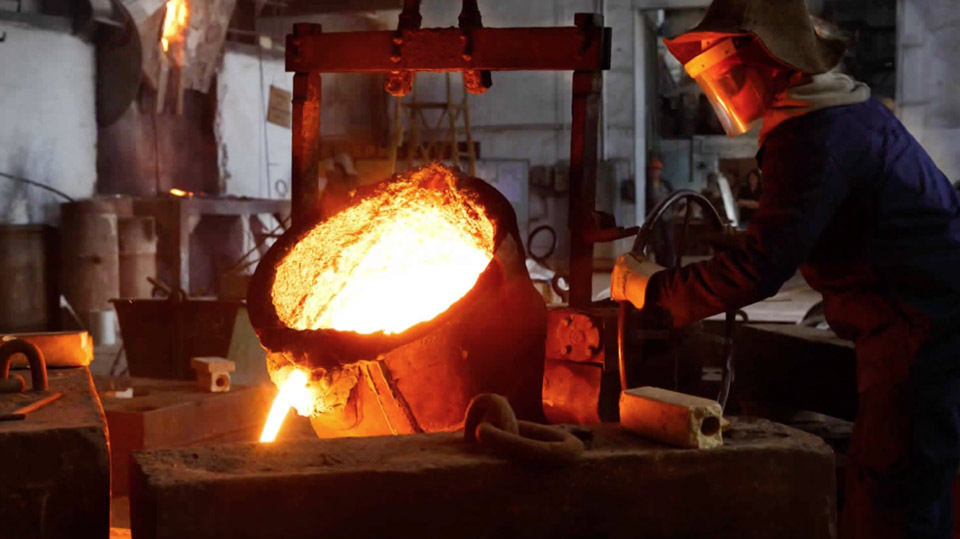 Monarch Mining gold pouring