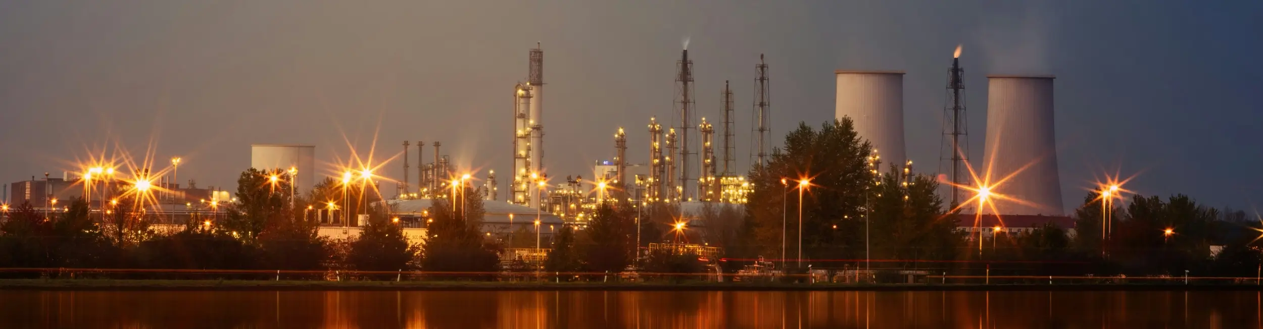 Panoramic photo of a refinery
