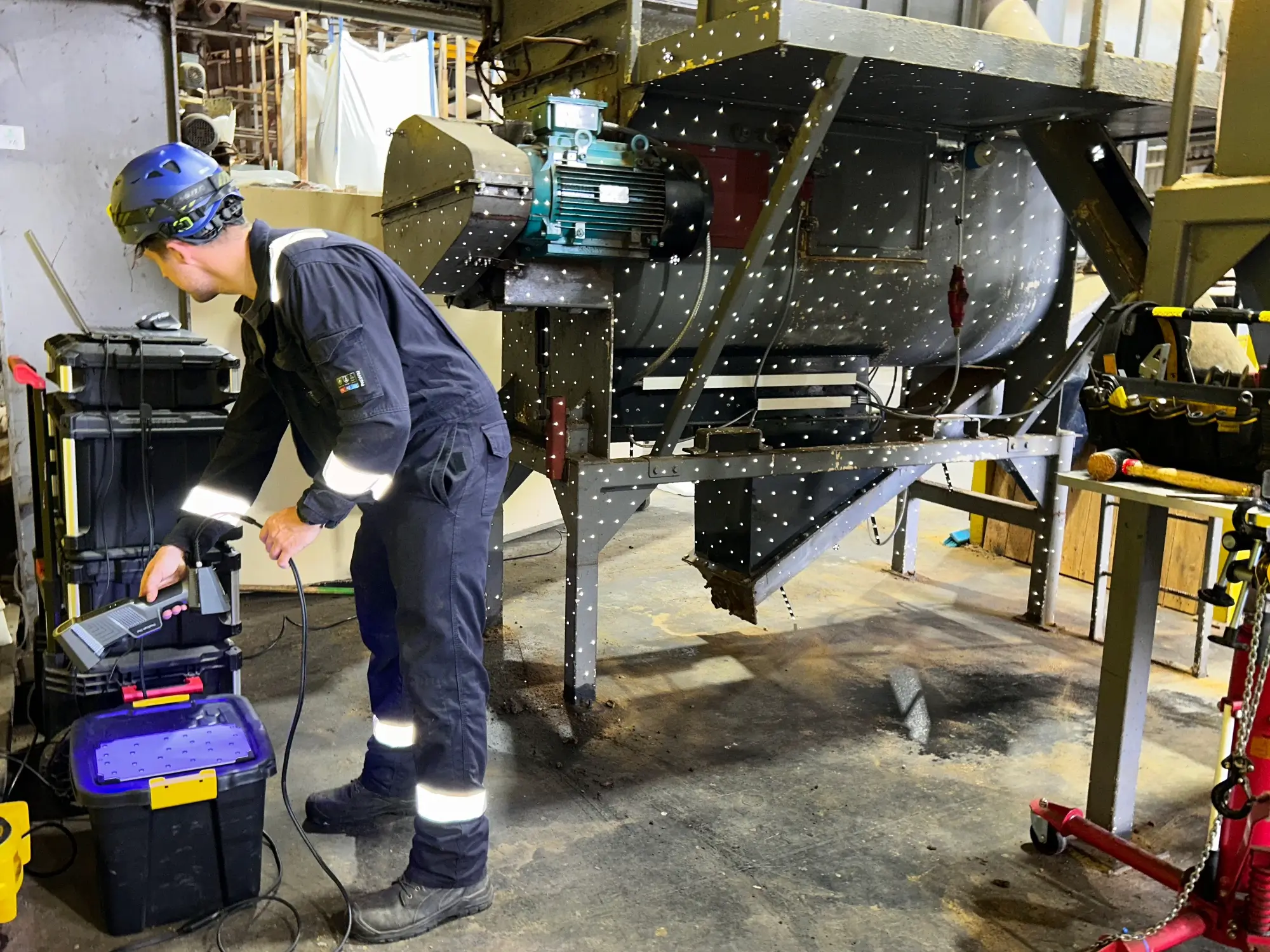 3D scanning of reclaimer for free flowing solids that agitates the product and removes moisture so that it can be salvaged.