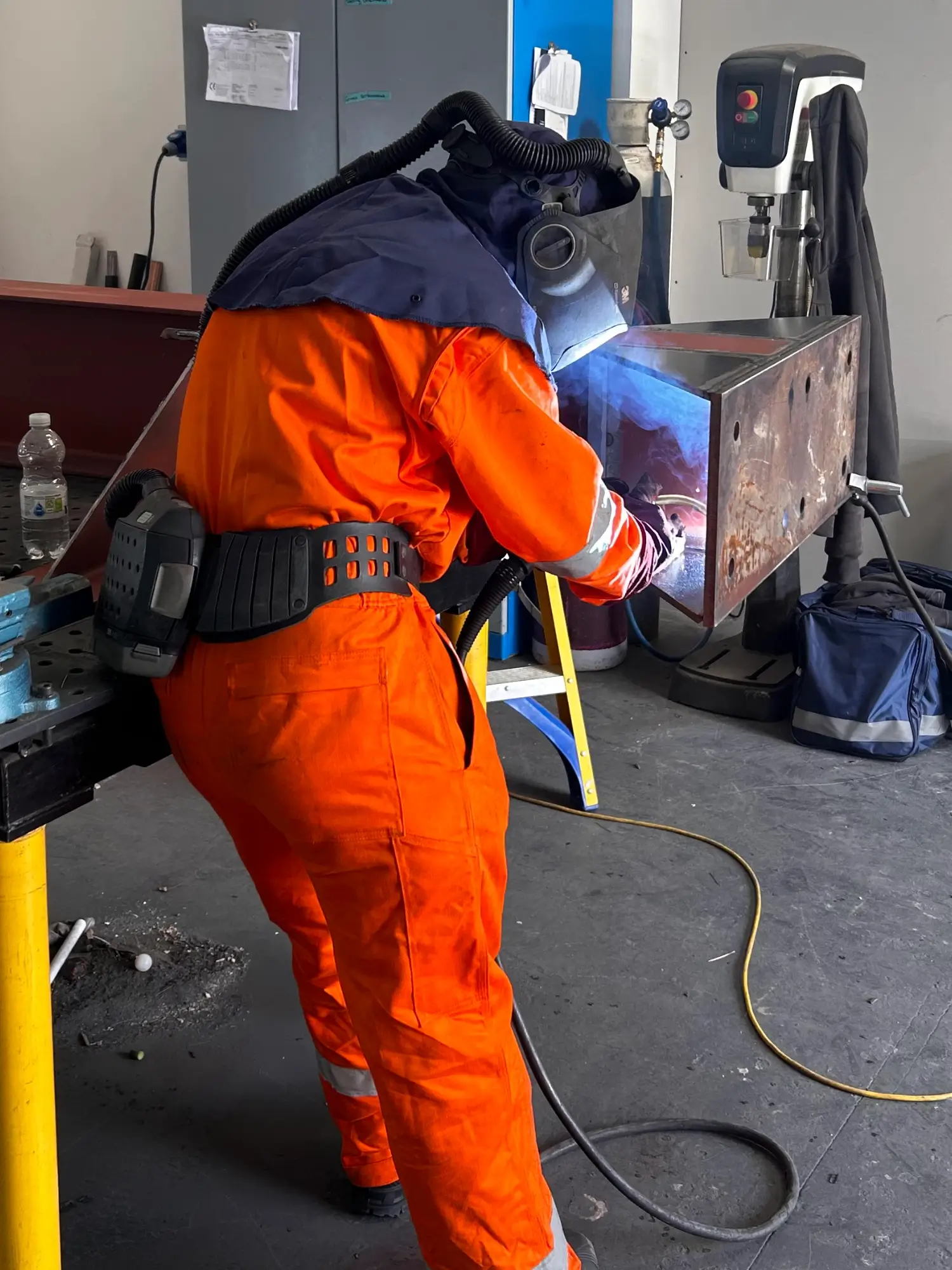 Fabricating custom stands to support turbine blades during maintenance and blade changes.