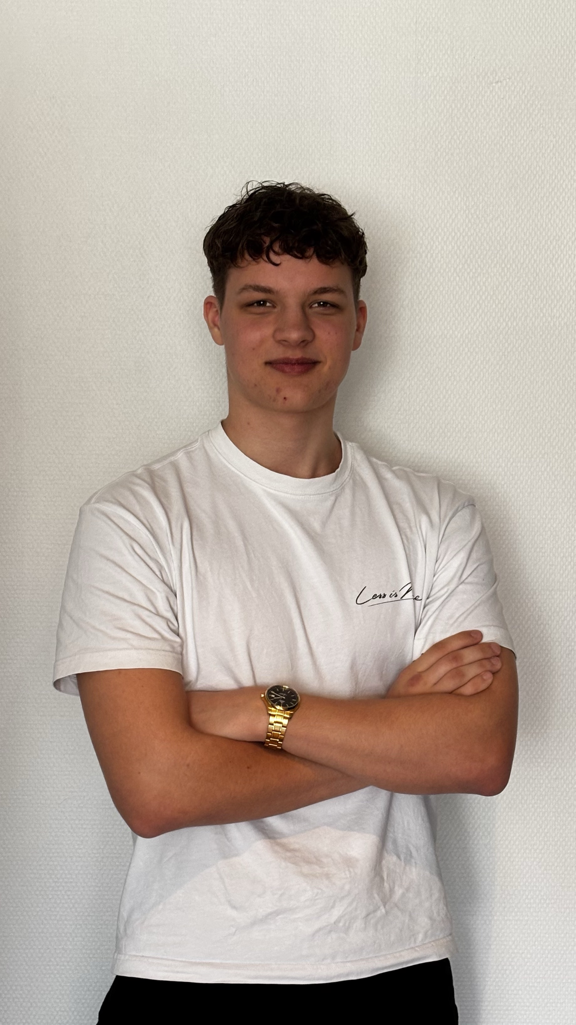 image of staff consulting a customer in an automotive service