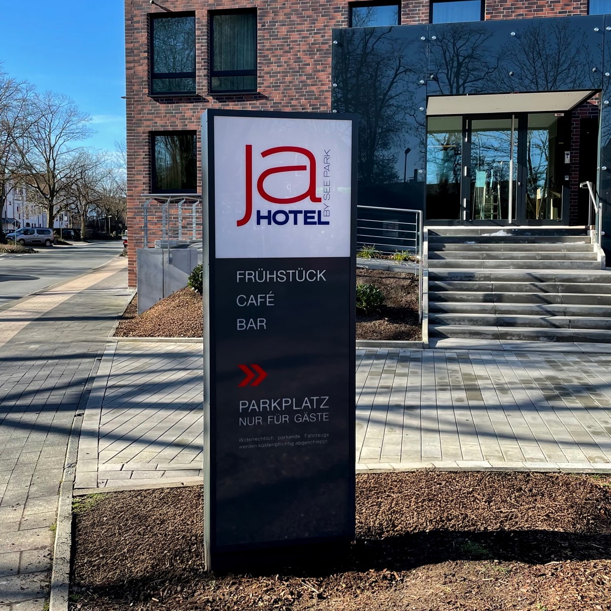 Klassischer Werbepylon