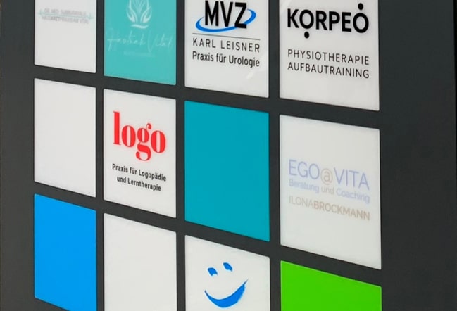 Pylon mit Wechselrahmen 2