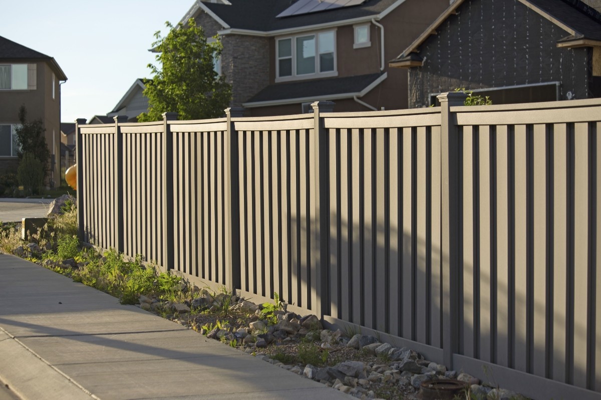 Privacy fence in Pacific Northwest home with sturdy posts 