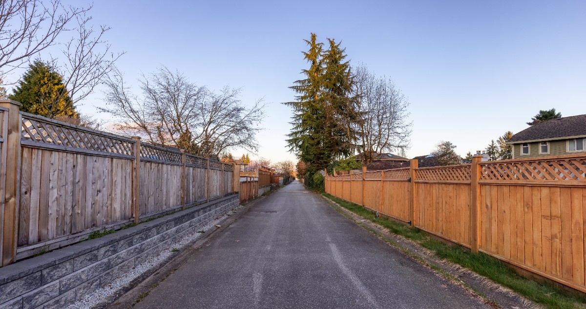 Privacy fence in Pacific Northwest residences with varying sizes and styles