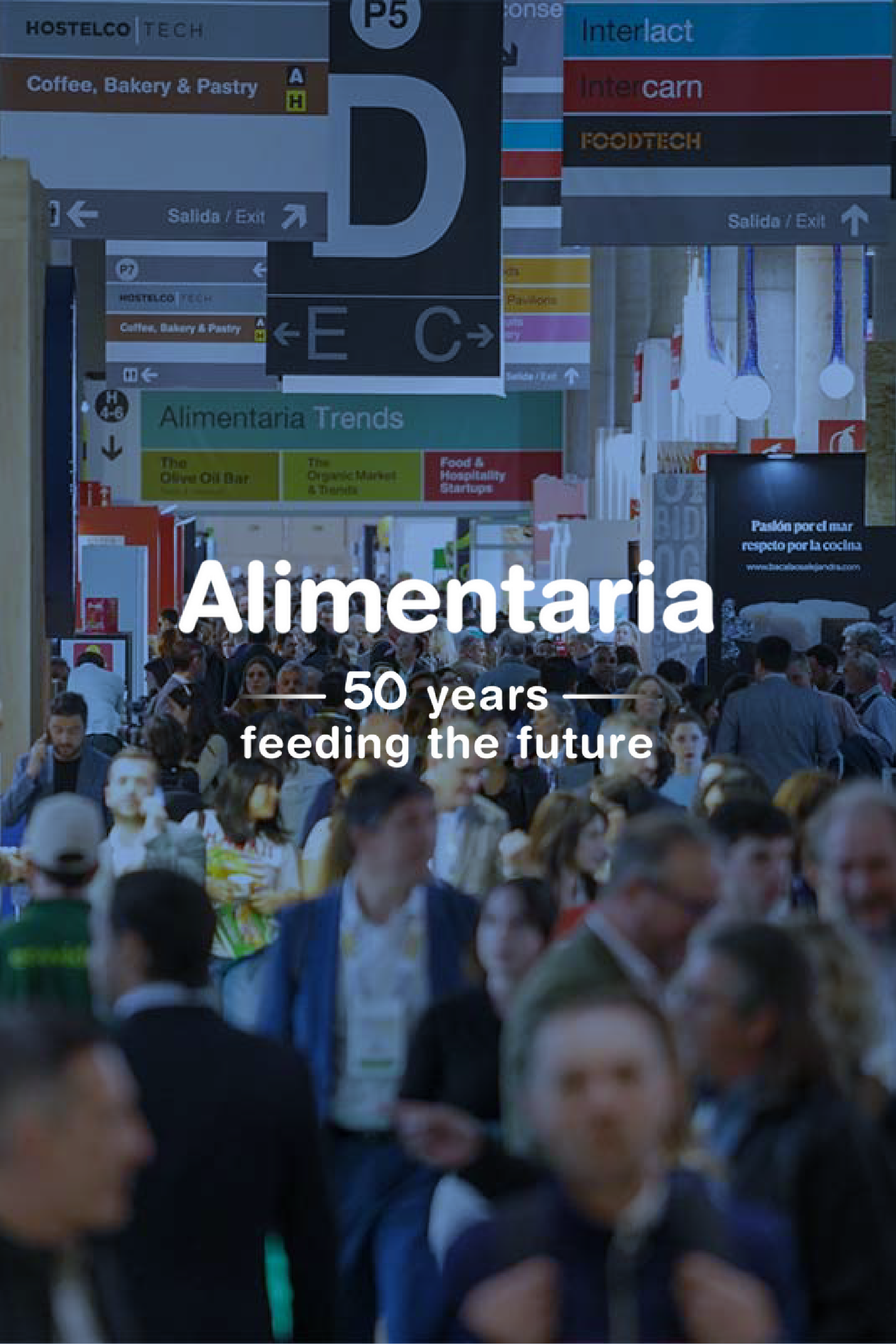 Oranje en roze vlaggen van ISM beurs.