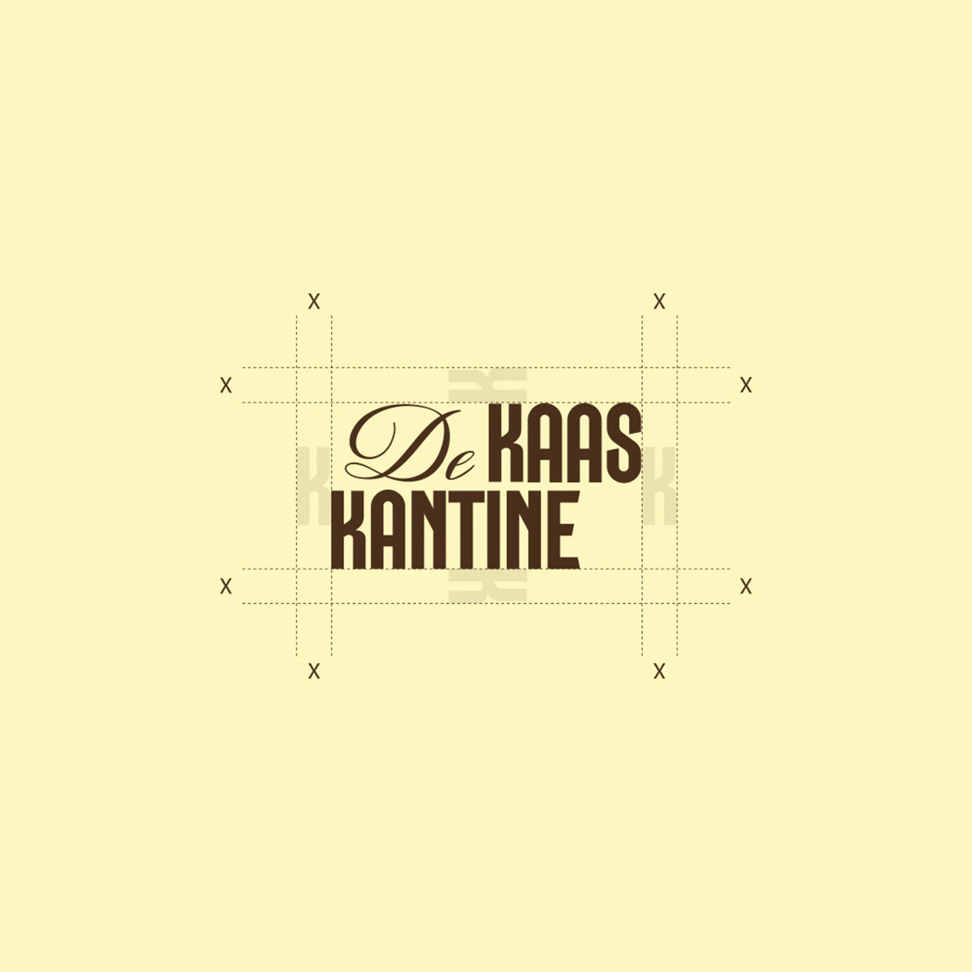 Logo van De Kaaskantine in donkerbruin op een crèmekleurige, vierkante achtergrond.