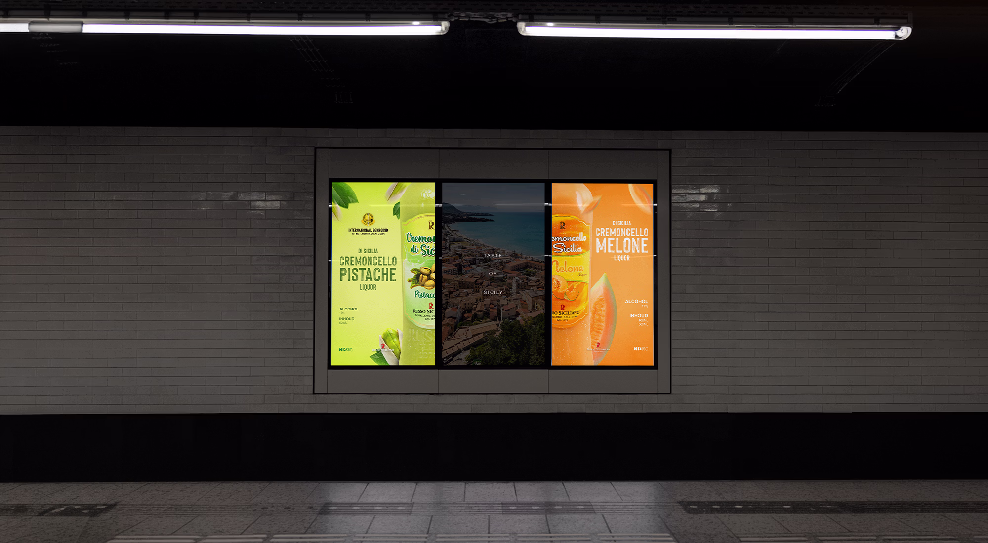 Verlichte reclameposters van Russo Cremoncello in een metrostation, ontworpen door East Creatives