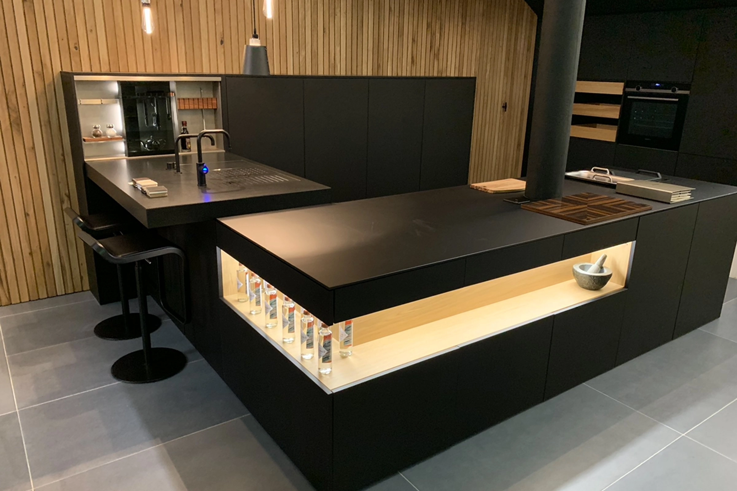 Designer kitchen with Rako lighting control and Savant automation