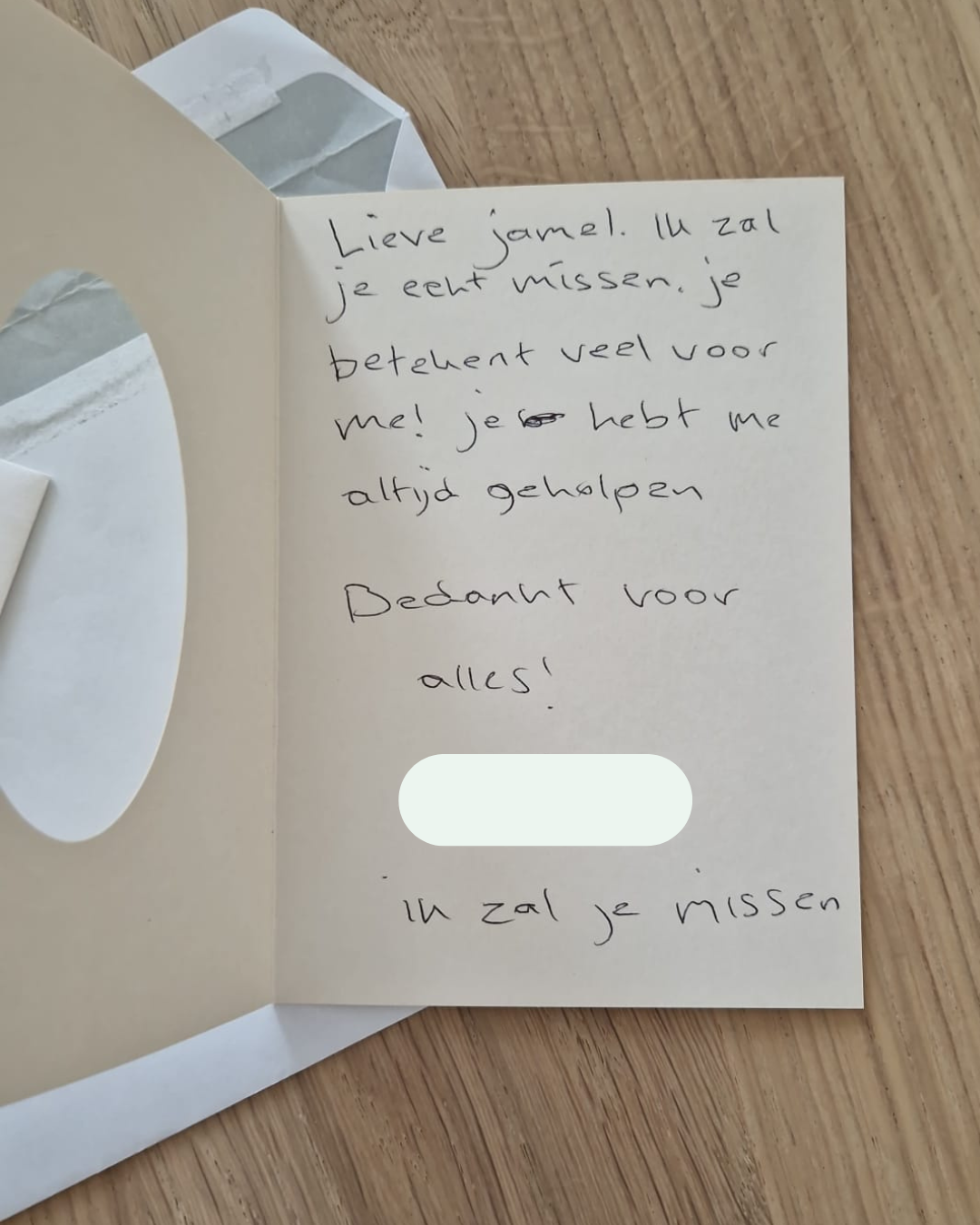 Foto van een handgeschreven reviewkaartje van een cliënt die Jamel van ’t Hek bedankt voor zijn begeleiding en ondersteuning.