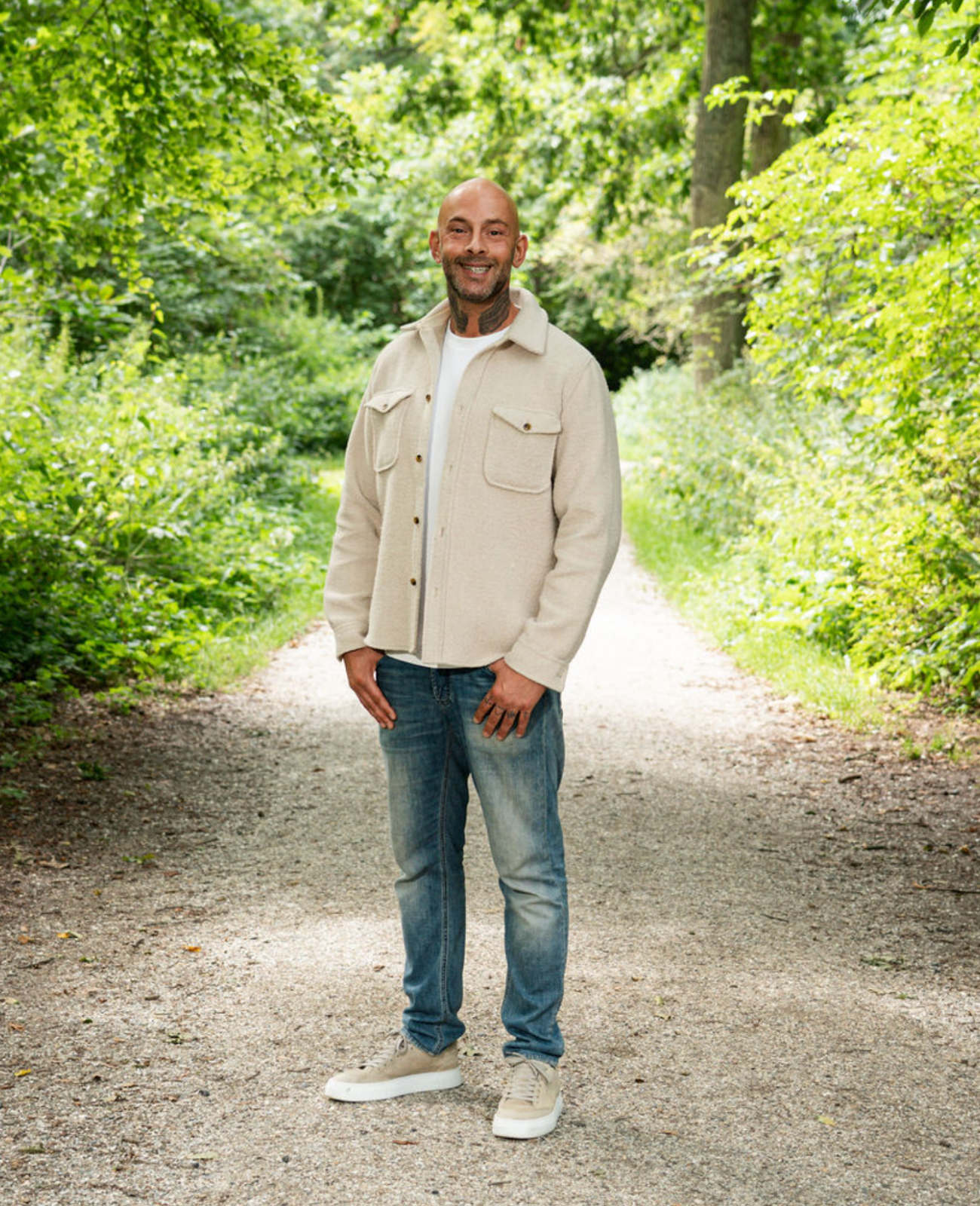 Jamel van ’t Hek, sociotherapeut en begeleider bij Humanum Healthcare, gespecialiseerd in begeleiding, coaching en teamversterking.