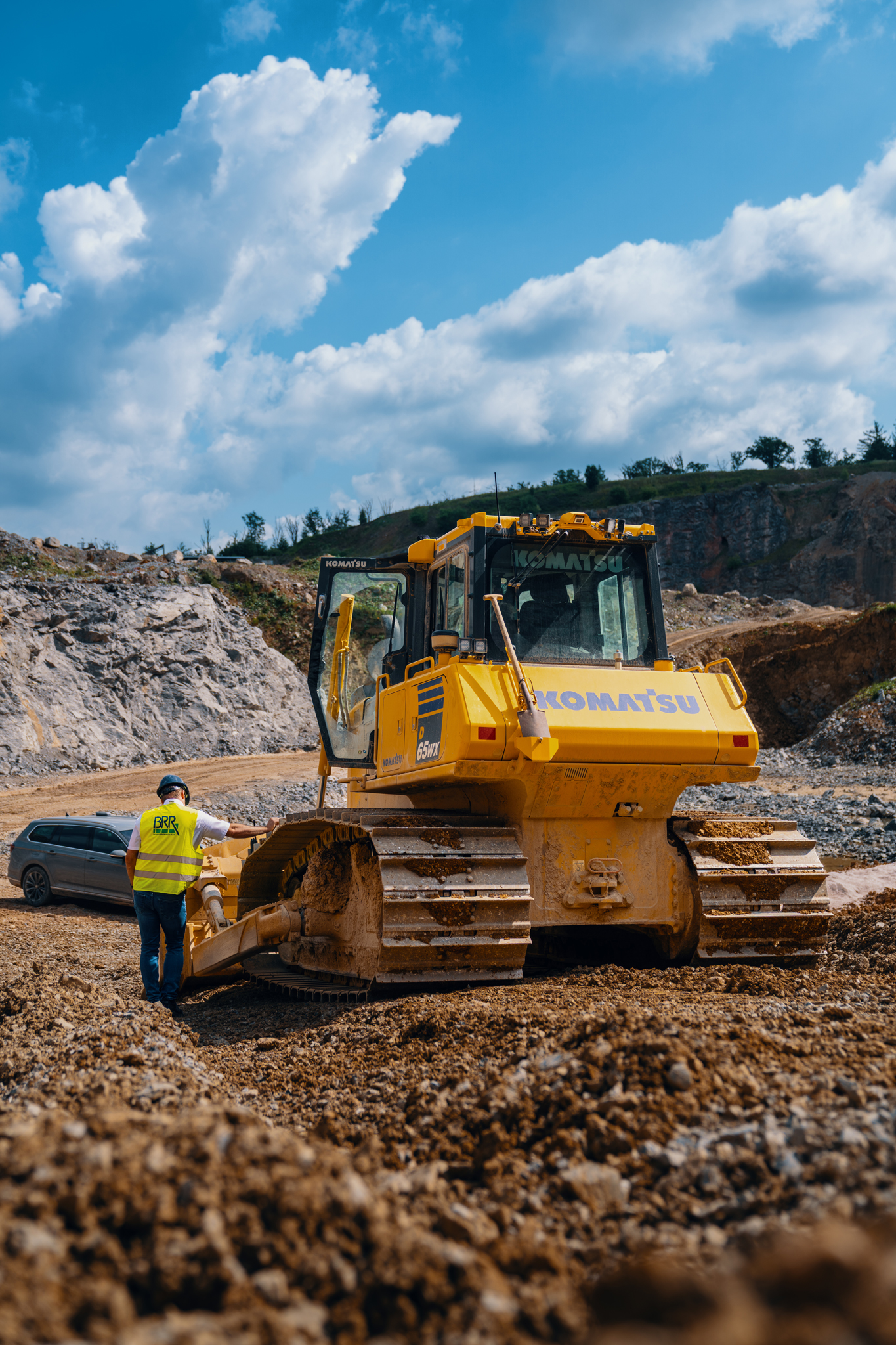 Komatsu-Planierraupe auf Baustelle für Social Media Werbeagentur Bochum