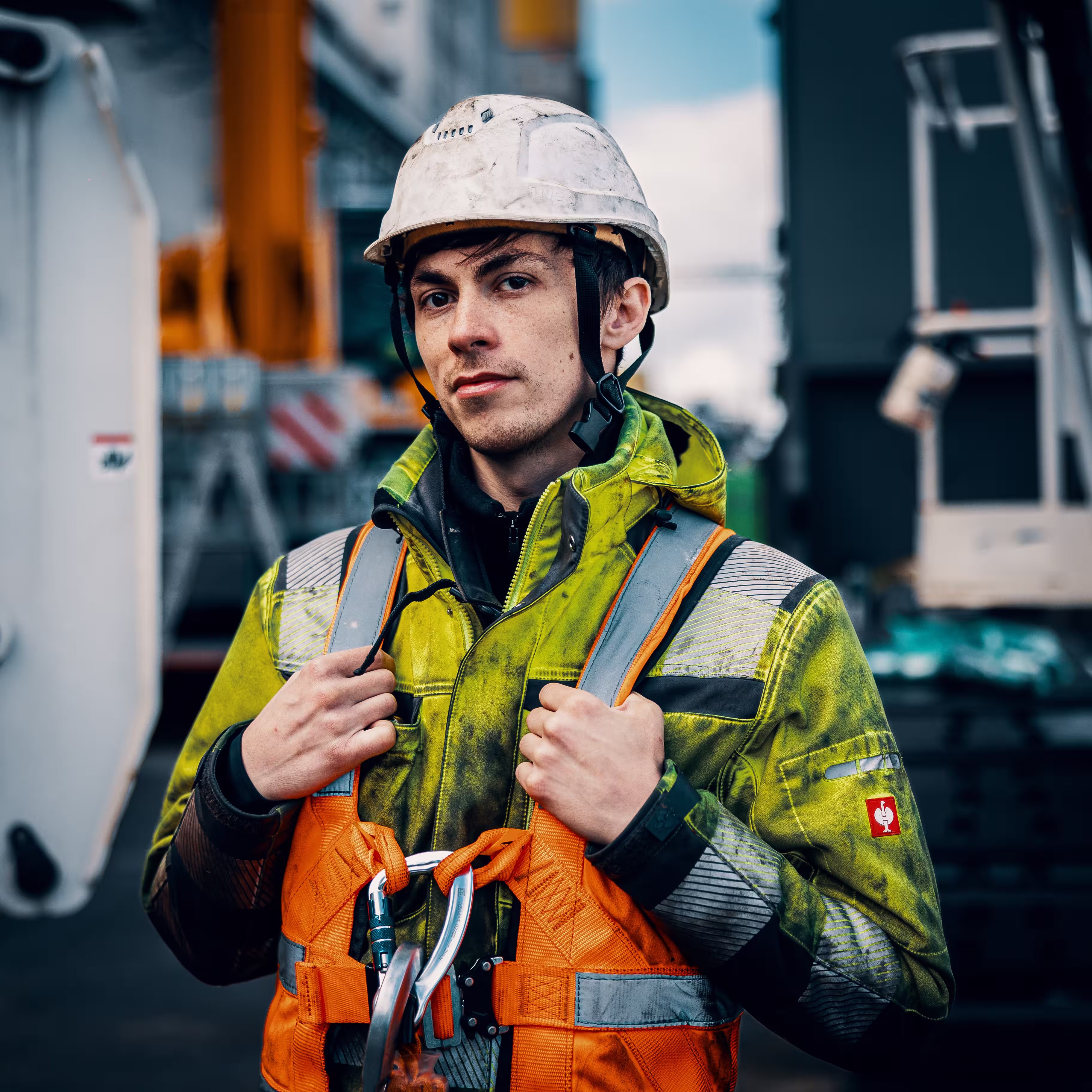 Social Media Werbeagentur Bochum präsentiert Bauarbeiter in Schutzausrüstung