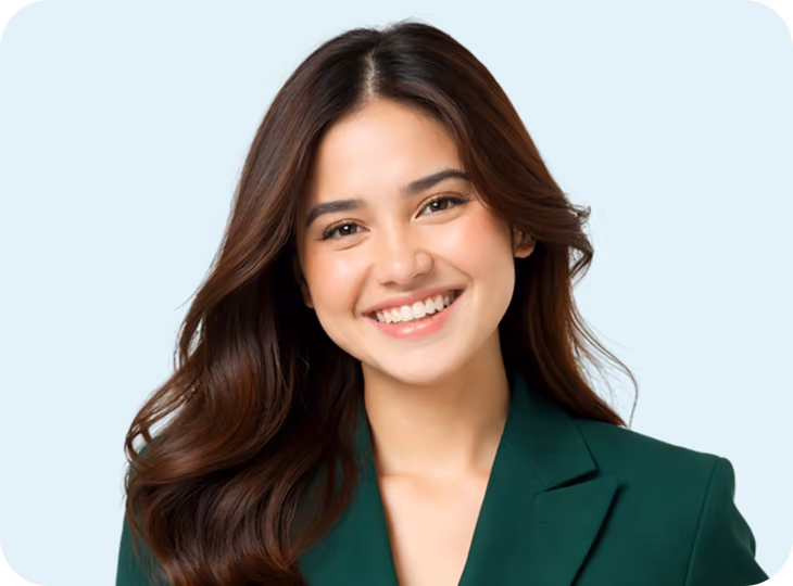 Headshot of Sophie, a smiling GrowthAssistant video editor.